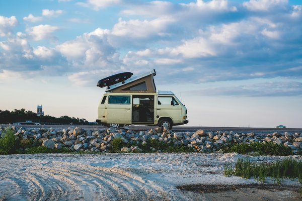 Quelles sont les meilleures techniques pour camper en bordure de récifs coralliens?