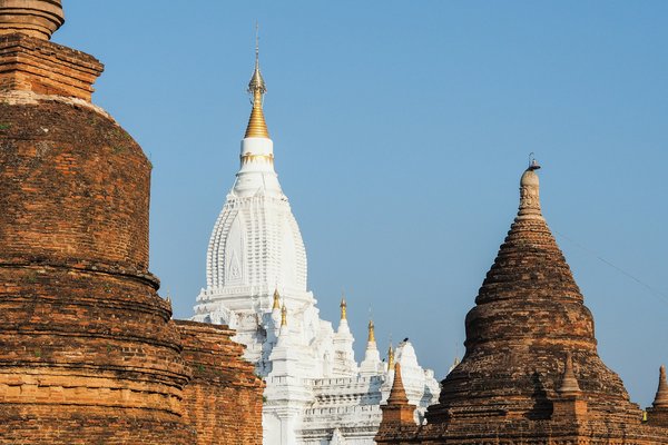 Comment organiser une visite des temples anciens de Bagan, Birmanie, avec un guide local ?